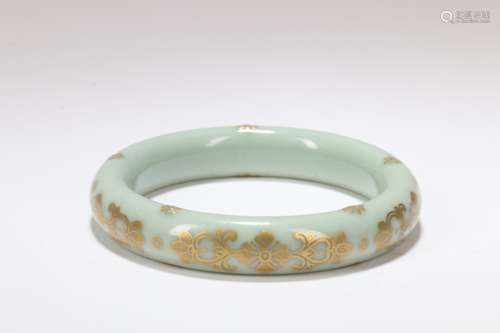 A Chinese Famille Rose Porcelian Bracelet