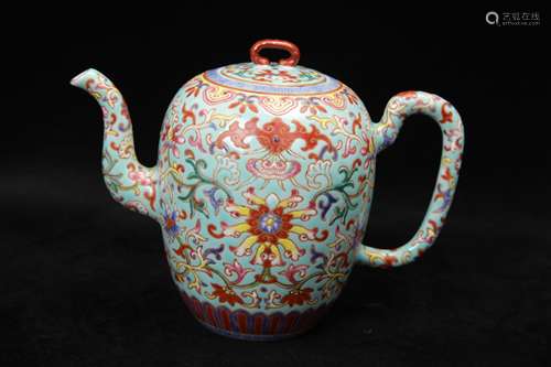 A Chinese Famille Rose Procelain Tea Pot