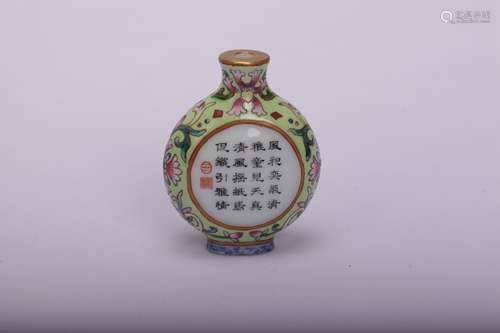 A Chinese Famille Rose Porcelian Snaff Bottle