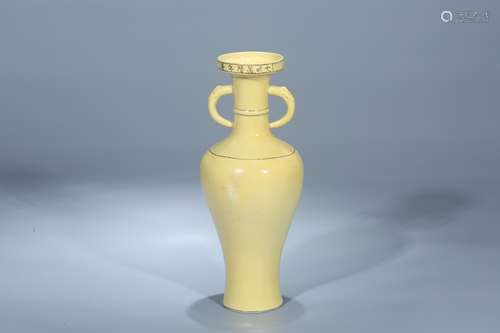 A Chinese Yellow Glazed Porcelain Vase