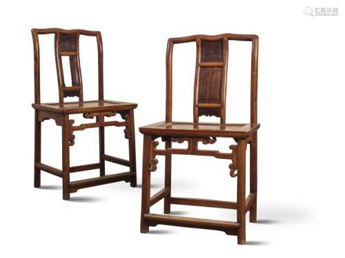 Deux chaises en bois
