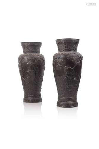 Paire de vases balustre