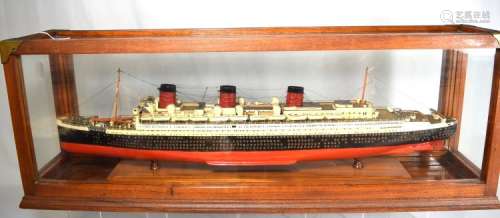 DISPLAY SHIP MODEL OF THE QUEEN MARY OCEAN LINER: