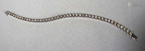 DIAMOND & 14KT WHITE GOLD TENNIS BRACELET: