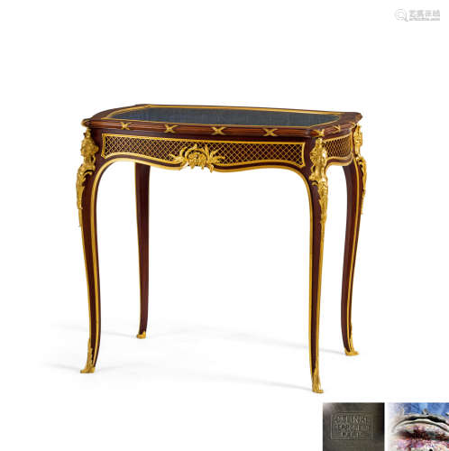 约1900年 精致法国巴黎铜鎏金桃花心木珠宝展示桌