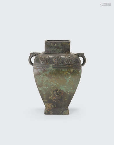 Qing dynasty or earlier A cast bronze archaistic vase