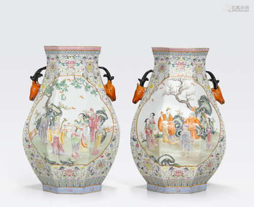 Jiaqing marks A PAIR OF FAMILLE ROSE ENAMELED VASES WITH DEER HANDLES