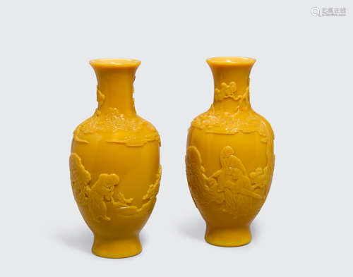 Qianlong marks, Late Qing/Republic period A pair of yellow Peking glass vases