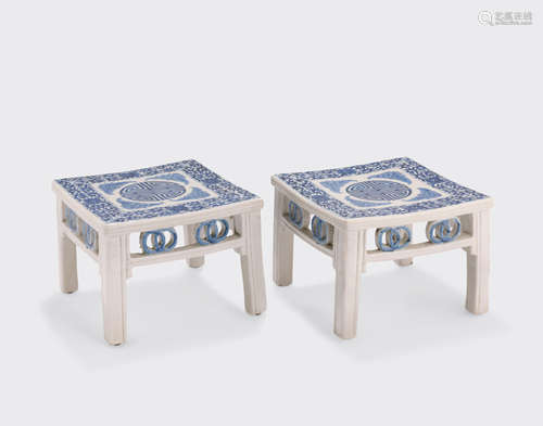 Late Qing/Republic period A Pair of blue and white porcelain stands