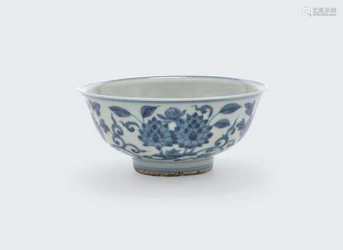 Mid Ming dynasty A blue and white bowl with stylized flowers