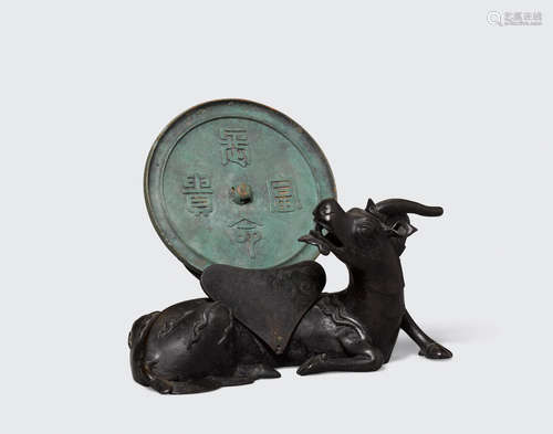 17th century A cast bronze qilin mirror stand