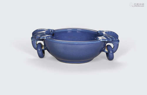 Yongzheng mark, Late Qing/Republic period A cobalt blue glazed bowl