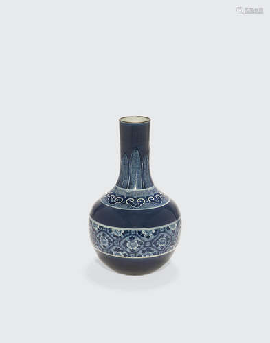 Late Qing/Republic period A blue and white vase