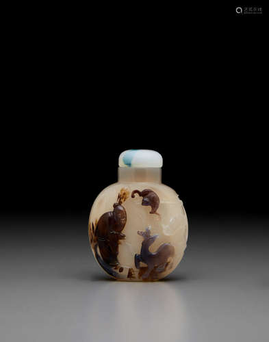 A carved agate snuff bottle