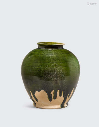 Tang Dynasty A green glazed pottery jar