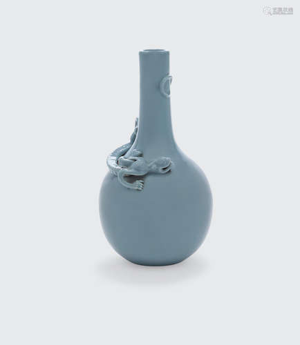 Yongzheng mark, Late Qing/Republic period A Blue glazed stick neck vase