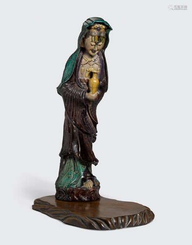 Late Qing dynasty A shiwan figure of Guanyin