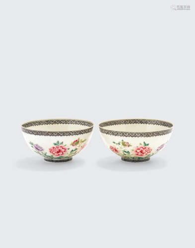 Qianlong marks, Late Qing/Republic period A pair of eggshell porcelain bowls