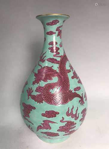 ShenDeTang Mark, A Green Ground and Red Glazed Vase