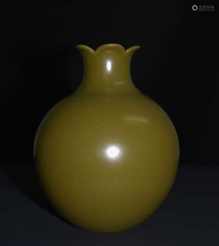 Yongzheng Mark, A Tea Dust Vase