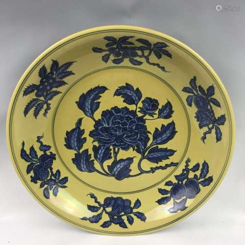 Xuande Mark, A Yellow and Blue Dish