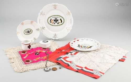 Patriotic porcelain and jewelry WW I. Mixed lot of different objects in very fine condition