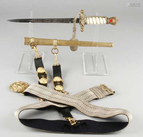 Dagger for officers of the Kriegsmarine with portepee, stander and sash