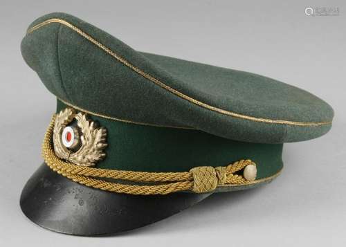 Peaked cap for a 