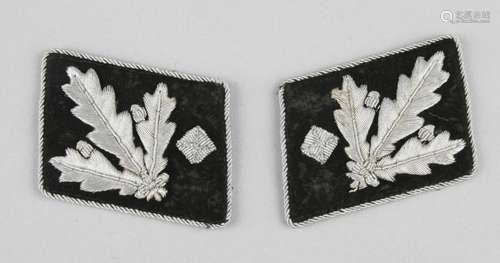 Pair of Collar patches of a group leader.