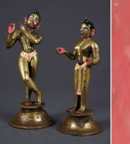 SUITE DE DEUX SUJETS EN BRONZE A L'EFFIGIE DU COUPLE KRISHNA ET RADHA