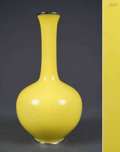 VASE EN FORME DE SPHERE CELESTE A FOND JAUNE, TIANQIUPING