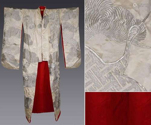 BEAU KIMONO DE MARIAGE EN BROCART AUX GRUES (TSURU) ET AUX PINS, UCHIKAKE