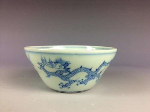 Chinese B/w bowl with dragon and mark