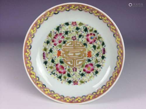 Beautiful Chinese porcelain plate, famille rose glazed,