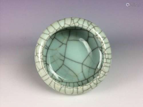 Chinese celadon crackled galze round pot