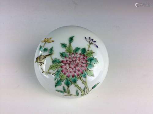 Chinese porcelain box with floral and bird