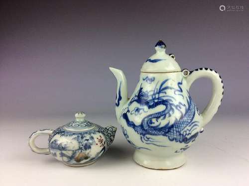 A set of two Chinese porcelain wine pot, blue & white