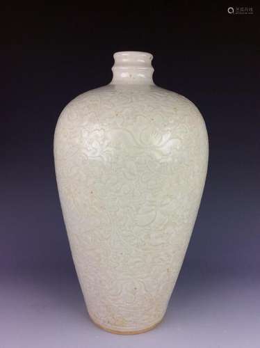 Chinese pottery vase with floral interlocking branch