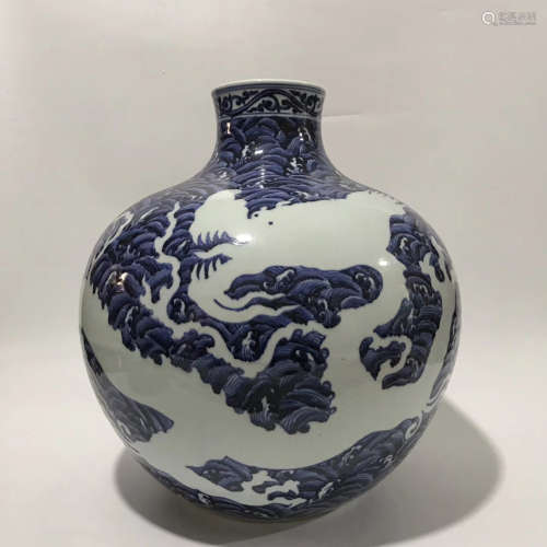 A BLUE&WHITE DRAGON VASE