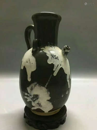 A JUNYAO EWER POT