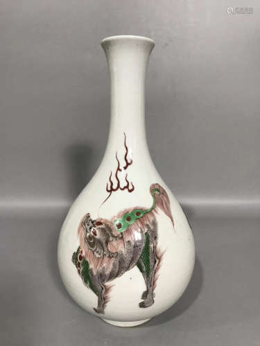 A FAMILLE-VERTE MONSTER BOTTLE VASE