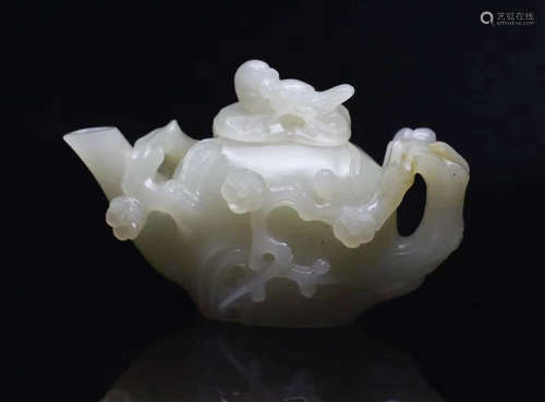 HETIAN JADE FINE CARVED EWER