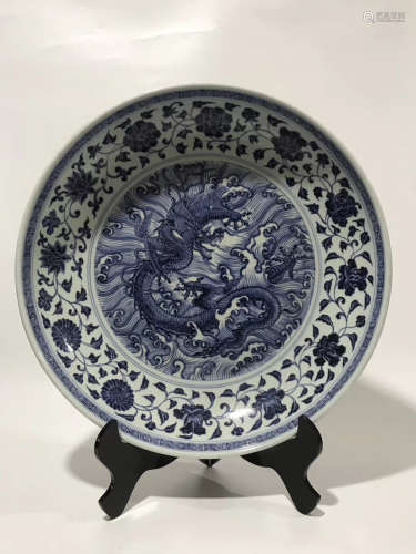 A BLUE&WHITE DRAGON CHARGER PLATE