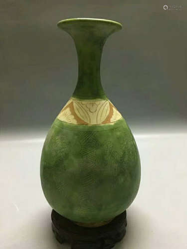 A SANCAI PEAR SHAPED VASE