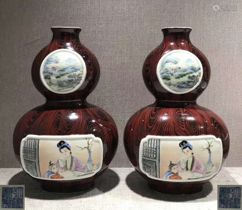 PAIR OF DAQING QIANLONG NIANZHI MARK GOURD VASES