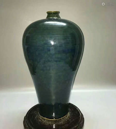 A JI-BLUE GLAZE MEI VASE