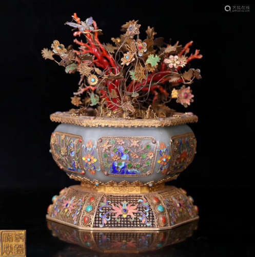 A HETIAN JADE CORAL AND GILT SILVER DECORATED ORNAMENT