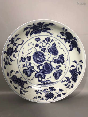 A BLUE&WHITE FRUIT DECORATED CHARGER PLATE