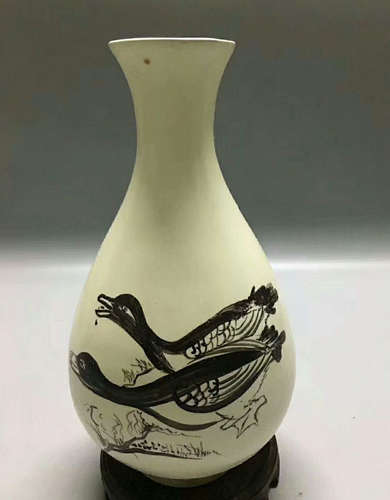 A CIZHOU PEAR SHAPED VASE