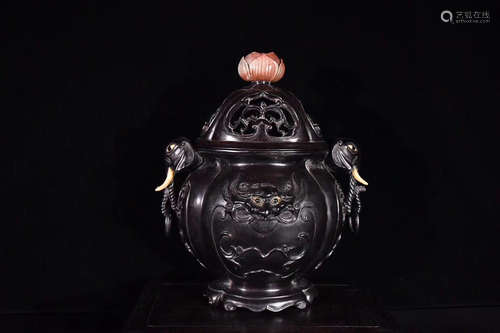 AN EAGLEWOOD DOUBLE-EAR INCENSE BURNER